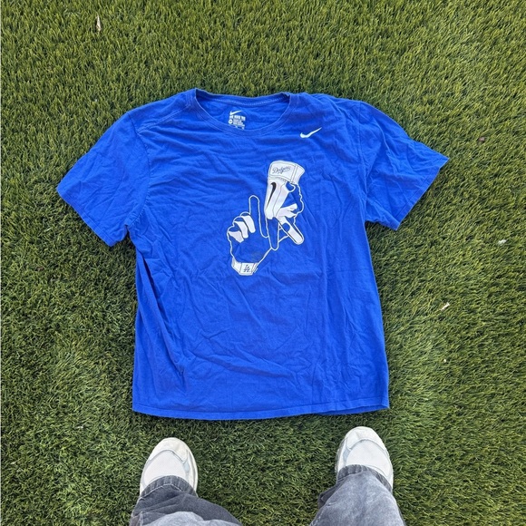 Nike Other - Nike Dodgers Graphic Gloves Tee